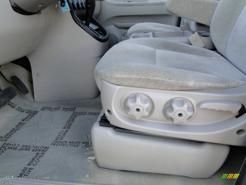 2004 Sedona LX - Sage Green / Beige photo #13