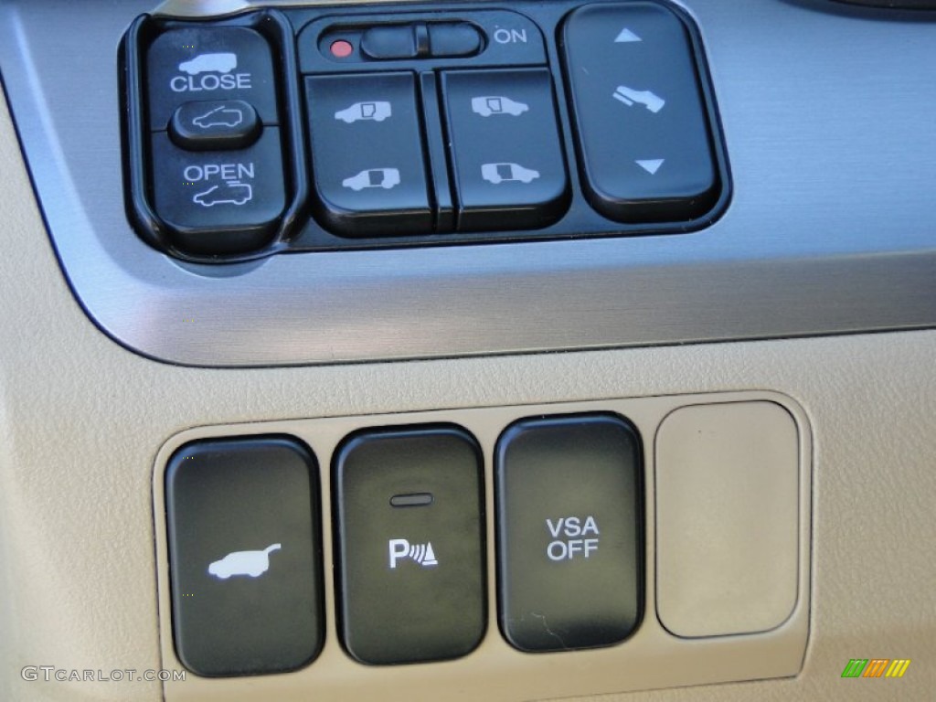 2010 Honda Odyssey Touring Controls Photo #61953551