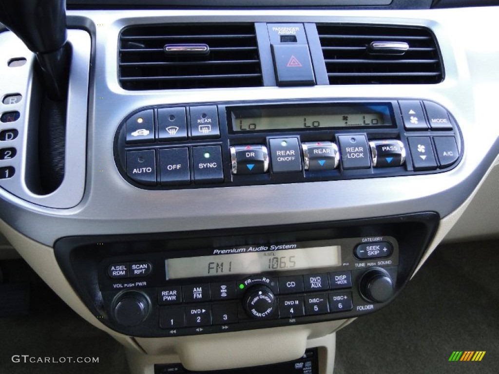 2010 Honda Odyssey Touring Controls Photo #61953611