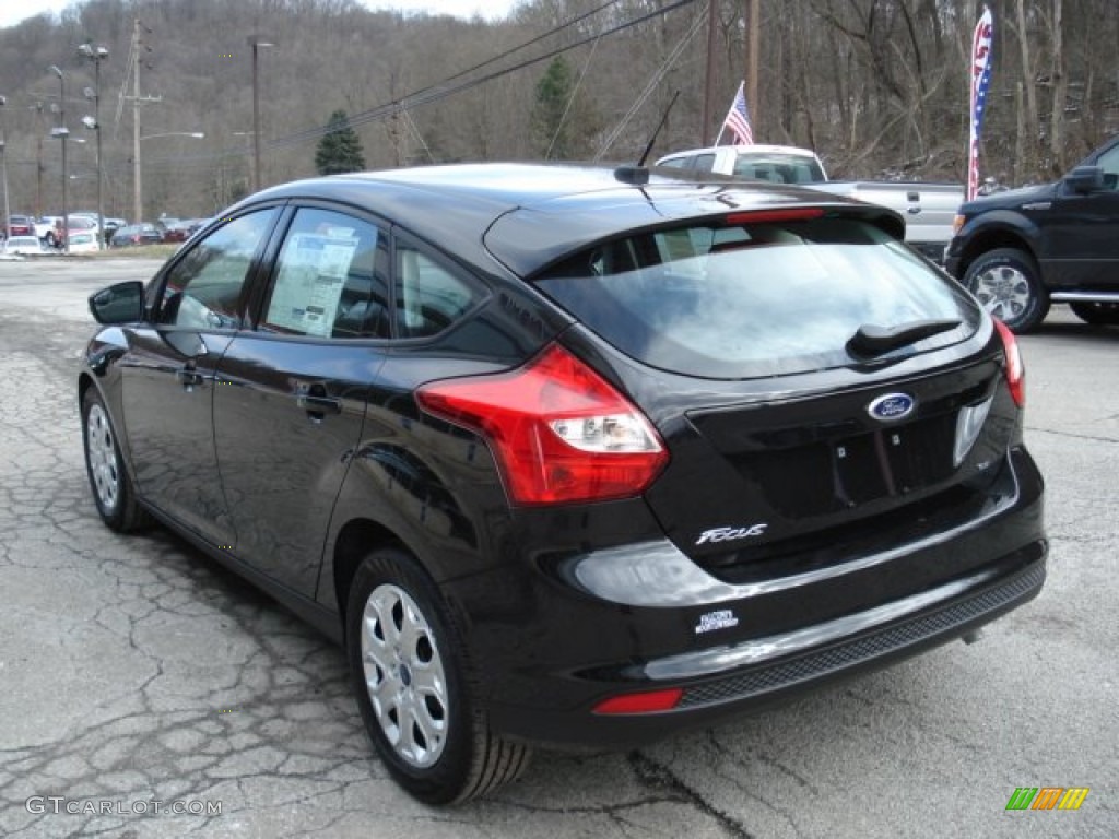 2012 Focus SE 5-Door - Black / Charcoal Black photo #6