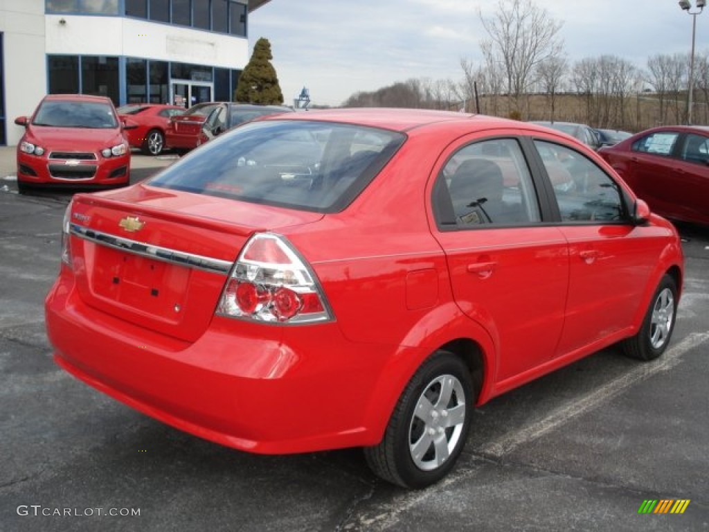 2010 Aveo LT Sedan - Victory Red / Charcoal photo #7