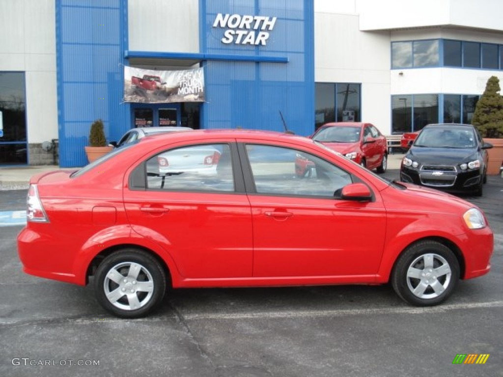 2010 Aveo LT Sedan - Victory Red / Charcoal photo #8