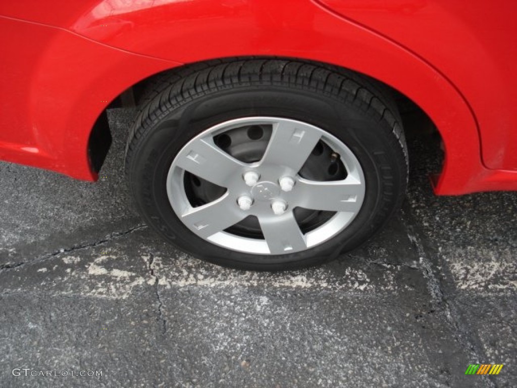 2010 Aveo LT Sedan - Victory Red / Charcoal photo #9