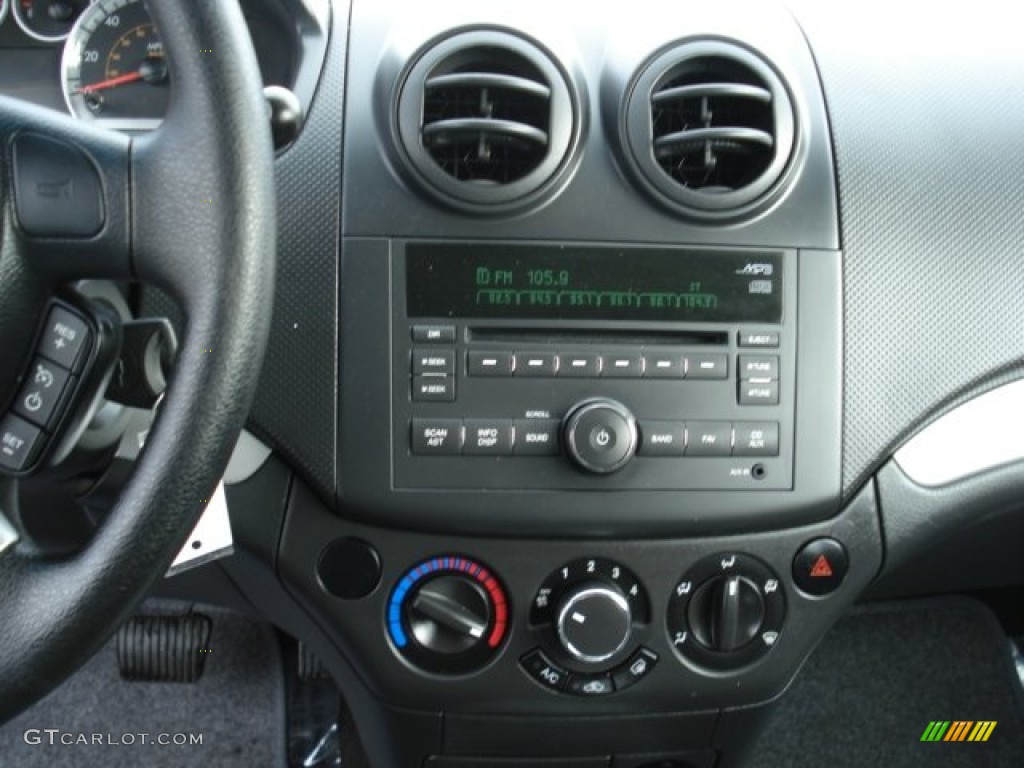 2010 Aveo LT Sedan - Victory Red / Charcoal photo #17
