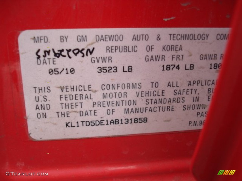 2010 Aveo LT Sedan - Victory Red / Charcoal photo #20