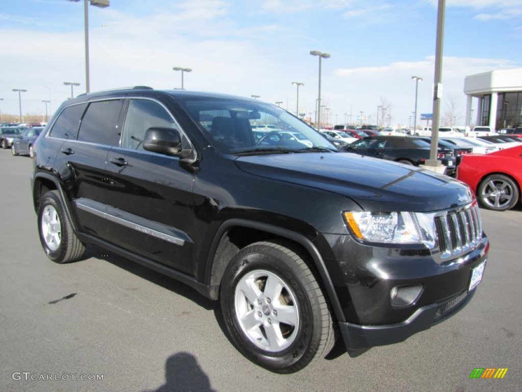 2011 Grand Cherokee Laredo 4x4 - Brilliant Black Crystal Pearl / Black photo #1