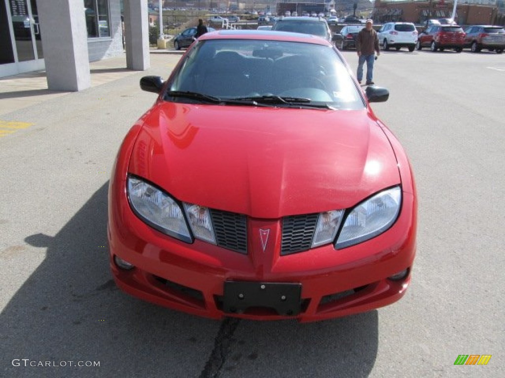 2004 Sunfire Coupe - Victory Red / Graphite photo #10