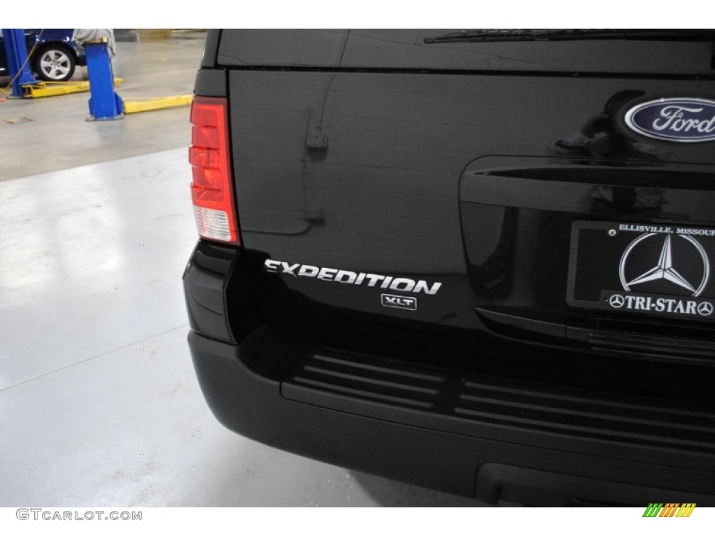 2004 Expedition XLT - Black / Medium Parchment photo #21