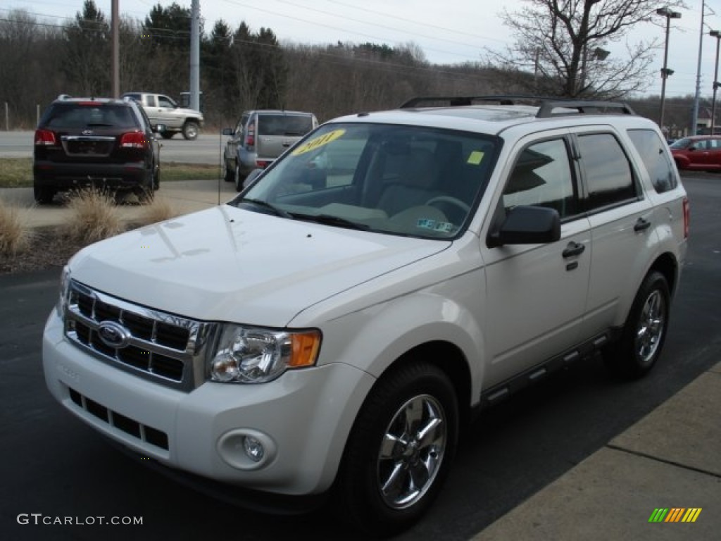 2011 Escape XLT V6 4WD - White Suede / Camel photo #4