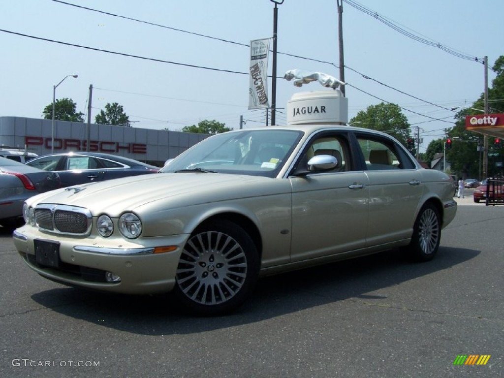 2007 XJ Vanden Plas - Winter Gold Metallic / Ivory/Mocha photo #1