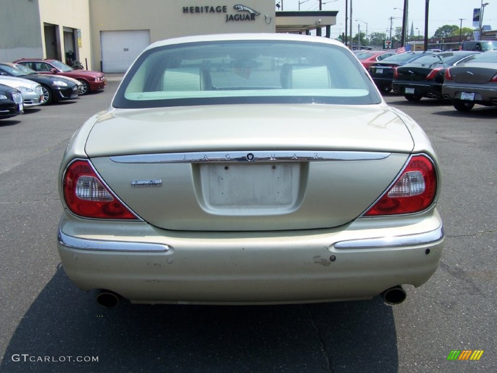 2007 XJ Vanden Plas - Winter Gold Metallic / Ivory/Mocha photo #5