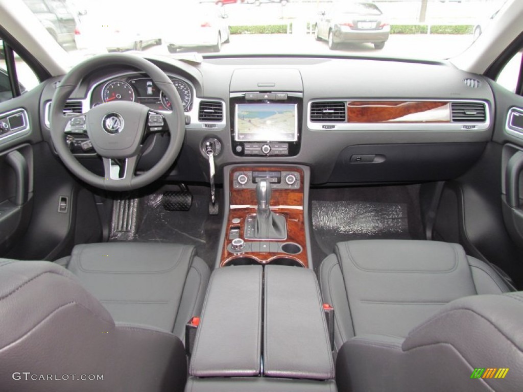 2012 Volkswagen Touareg VR6 FSI Executive 4XMotion Black Anthracite Dashboard Photo #62003979