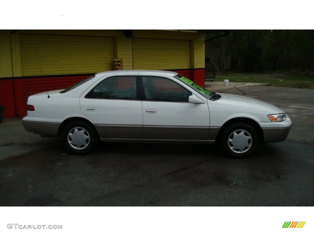 1998 Camry CE - Super White / Gray photo #2