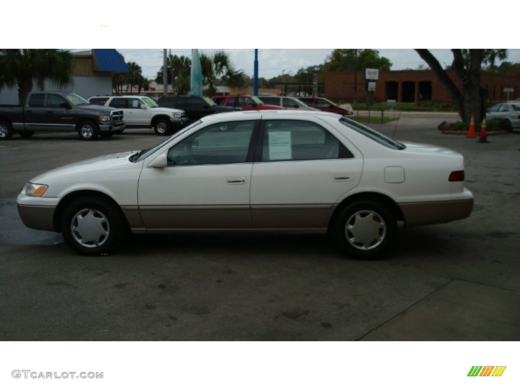 1998 Camry CE - Super White / Gray photo #6