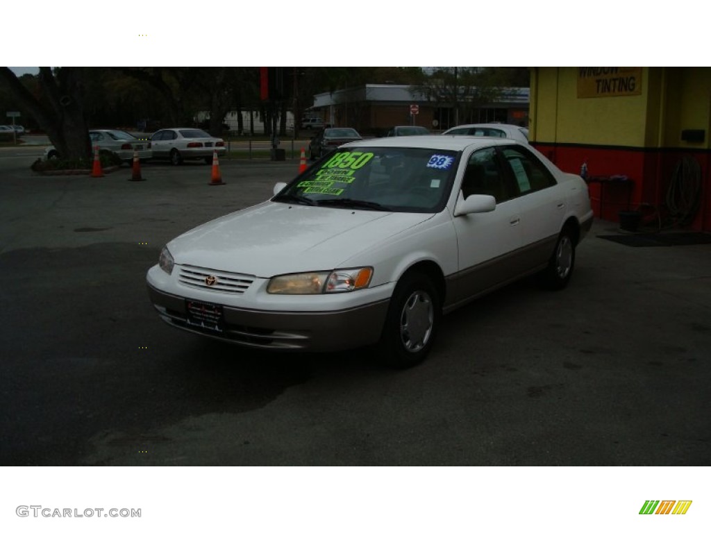 1998 Camry CE - Super White / Gray photo #7