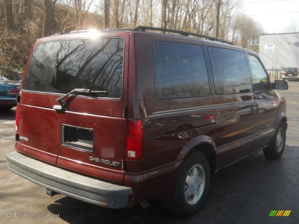 2001 Astro LT AWD Passenger Van - Dark Carmine Red Metallic / Neutral photo #2