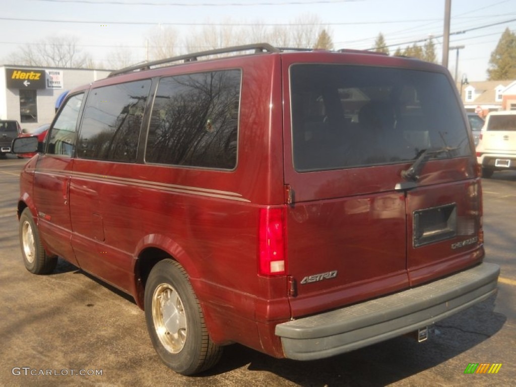 2001 Astro LT AWD Passenger Van - Dark Carmine Red Metallic / Neutral photo #11