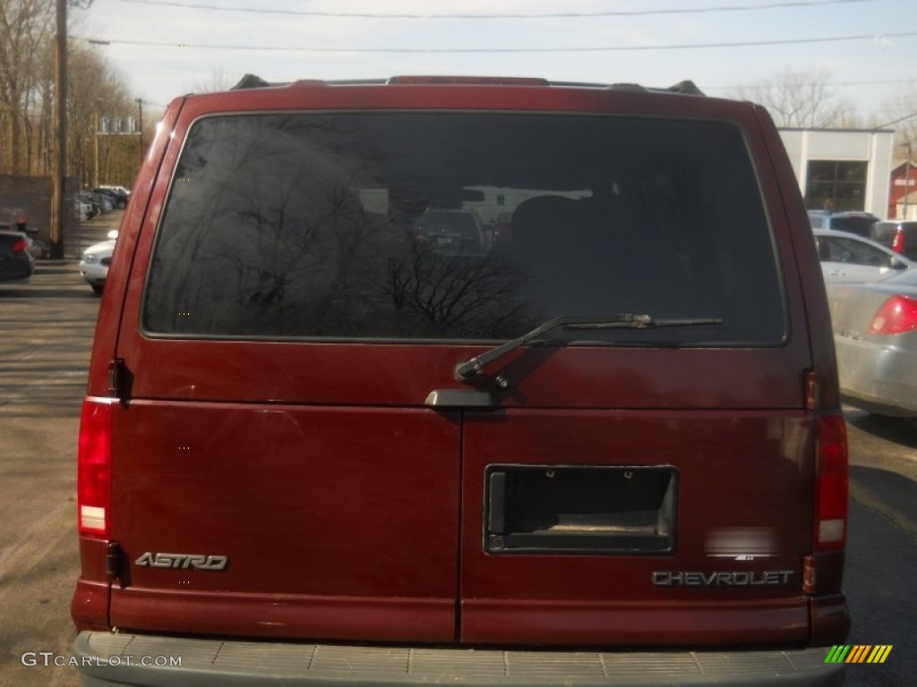 2001 Astro LT AWD Passenger Van - Dark Carmine Red Metallic / Neutral photo #12