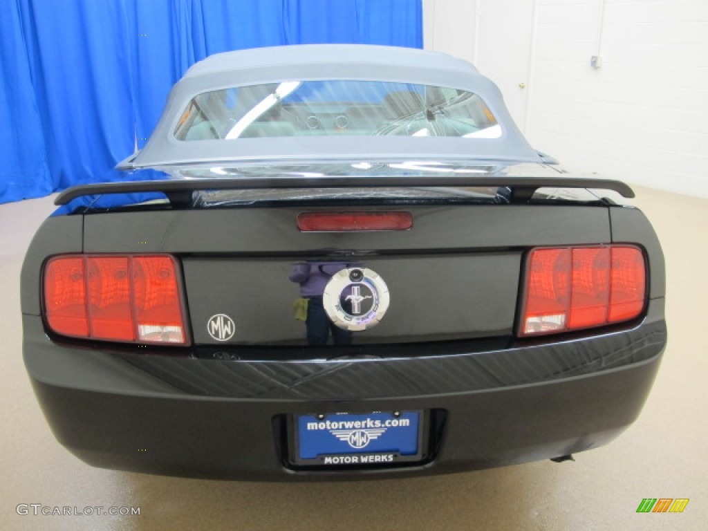 2006 Mustang V6 Premium Convertible - Black / Light Graphite photo #7