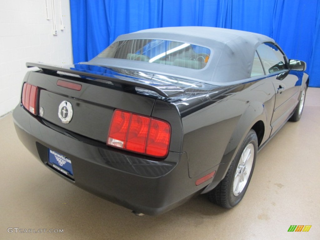 2006 Mustang V6 Premium Convertible - Black / Light Graphite photo #9
