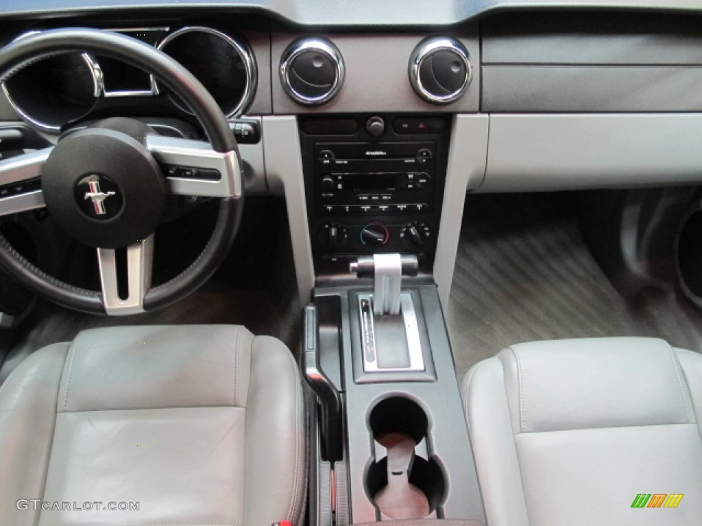 2006 Mustang V6 Premium Convertible - Black / Light Graphite photo #24