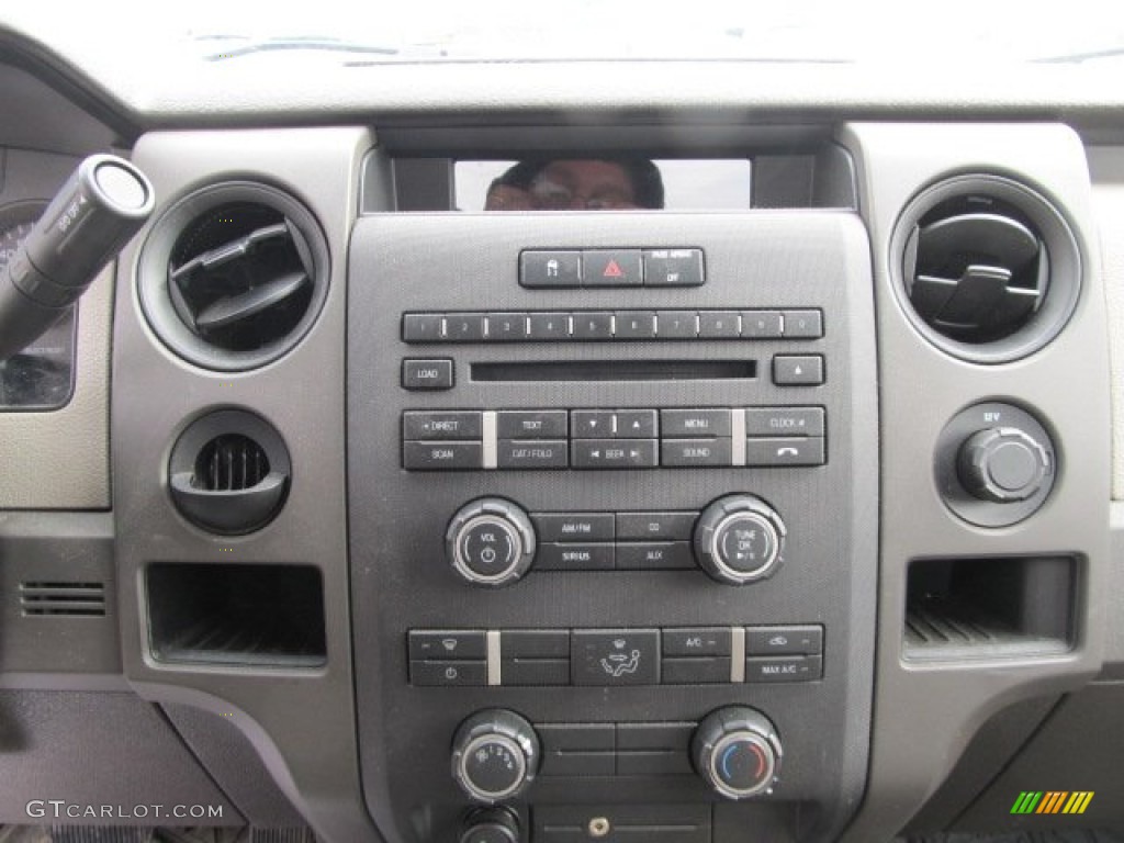 2009 Ford F150 XL Regular Cab 4x4 Controls Photo #62015889