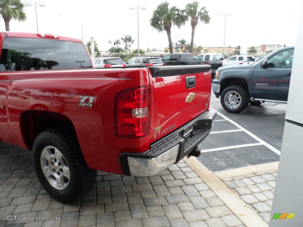 2009 Silverado 1500 LT Extended Cab 4x4 - Victory Red / Light Titanium photo #14