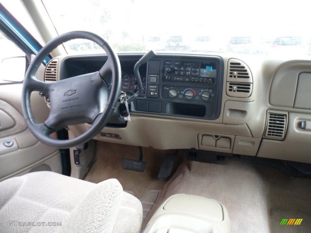 1997 Chevrolet C/K C1500 Silverado Extended Cab Neutral Shale Dashboard Photo #62016558
