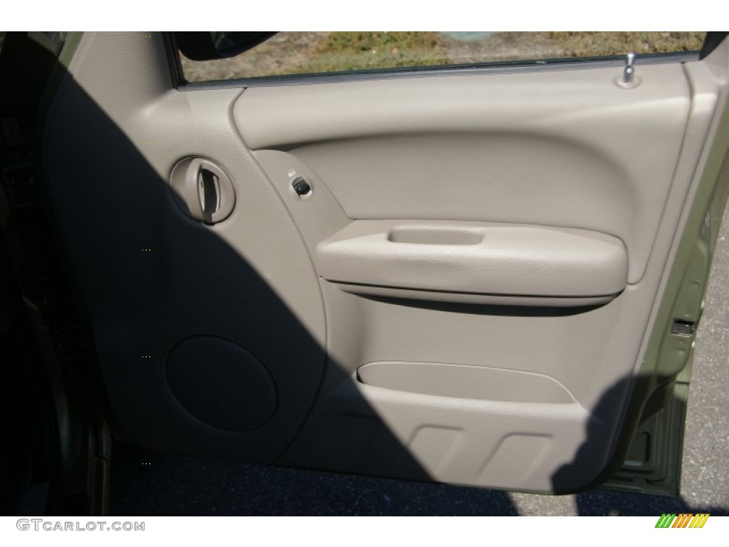 2004 Liberty Renegade 4x4 - Cactus Green Pearl / Light Taupe/Dark Slate Gray photo #16