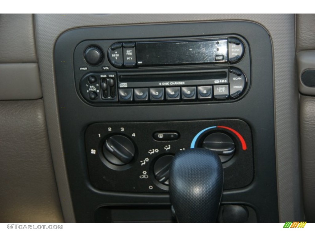 2004 Liberty Renegade 4x4 - Cactus Green Pearl / Light Taupe/Dark Slate Gray photo #22
