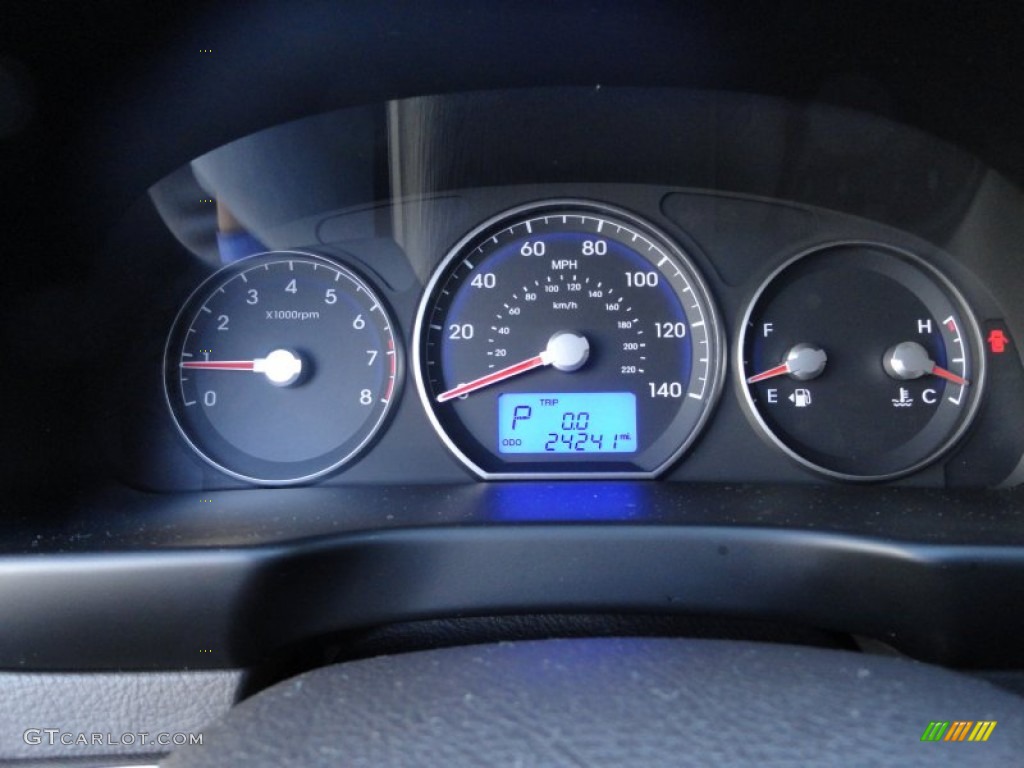 2010 Hyundai Santa Fe Limited 4WD Gauges Photos