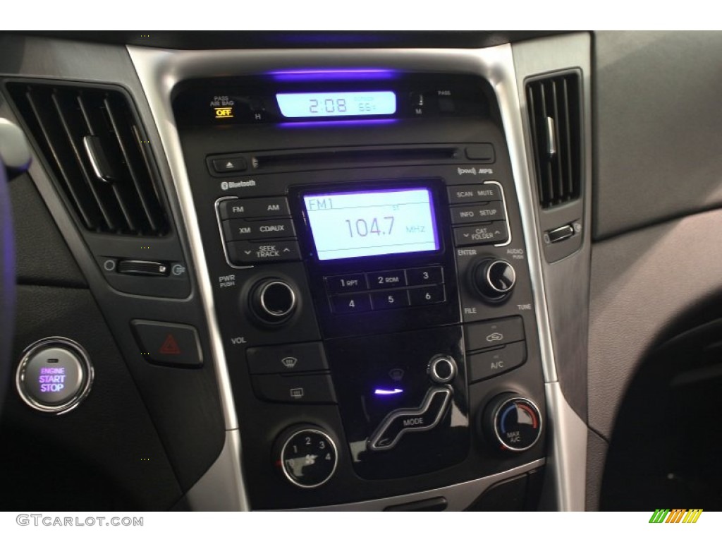 2011 Sonata SE - Shimmering White / Black photo #12