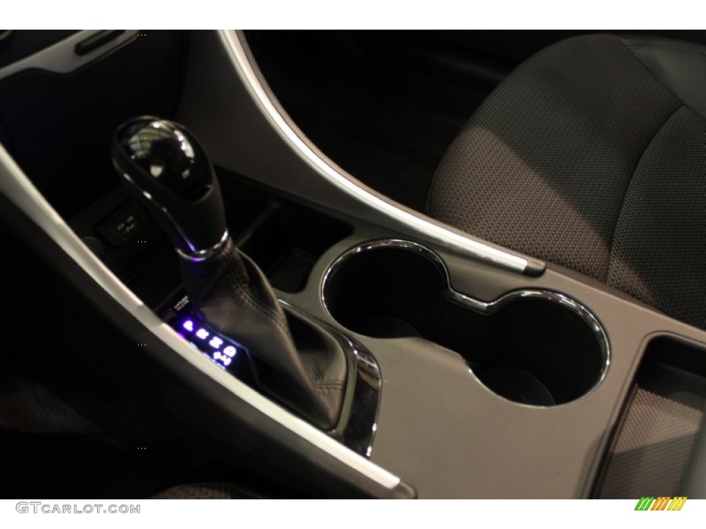 2011 Sonata SE - Shimmering White / Black photo #13