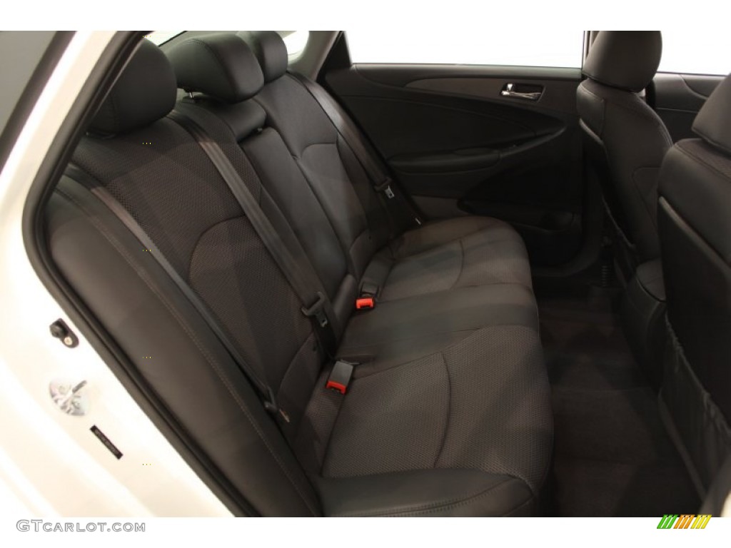 2011 Sonata SE - Shimmering White / Black photo #15