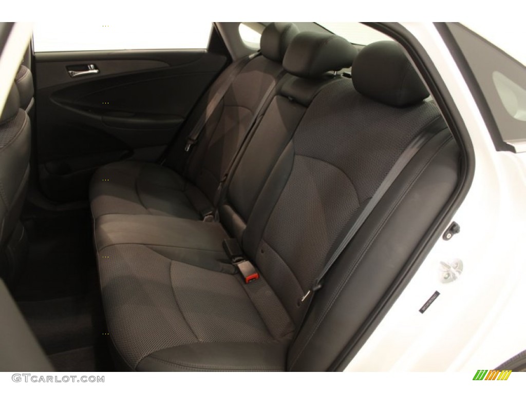 2011 Sonata SE - Shimmering White / Black photo #16