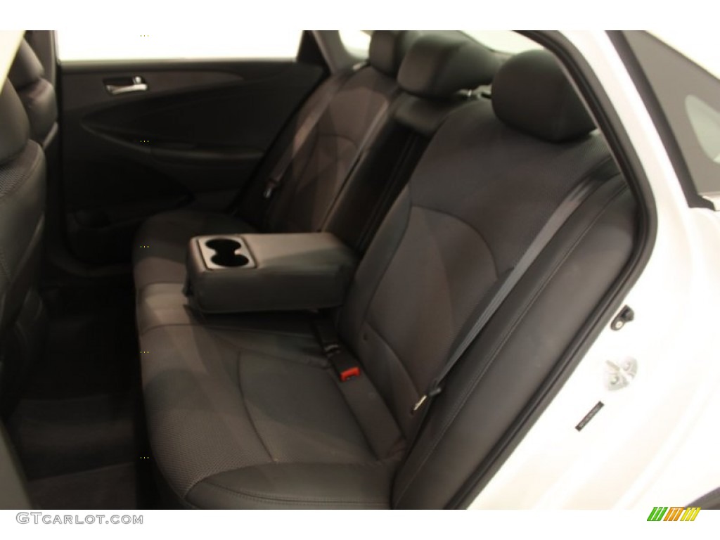2011 Sonata SE - Shimmering White / Black photo #17