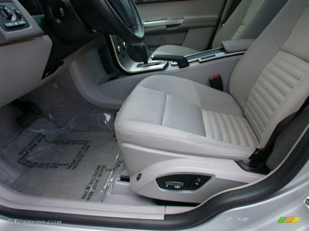 2009 Volvo V50 2.4i Front Seat Photos