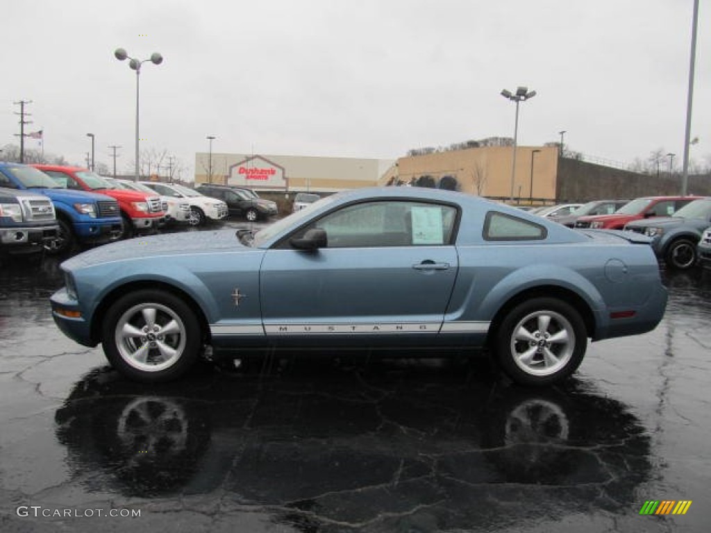 2007 Mustang V6 Deluxe Coupe - Windveil Blue Metallic / Light Graphite photo #2