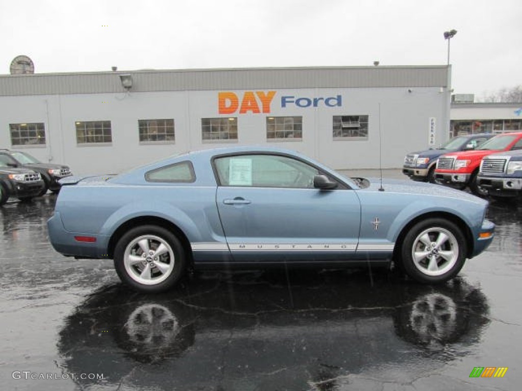 2007 Mustang V6 Deluxe Coupe - Windveil Blue Metallic / Light Graphite photo #4