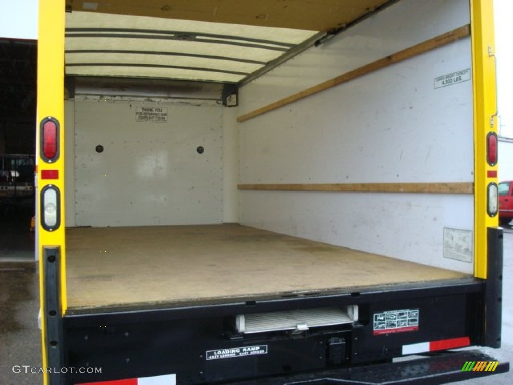 2008 Savana Cutaway 3500 Commercial Moving Truck - Yellow / Medium Pewter photo #9