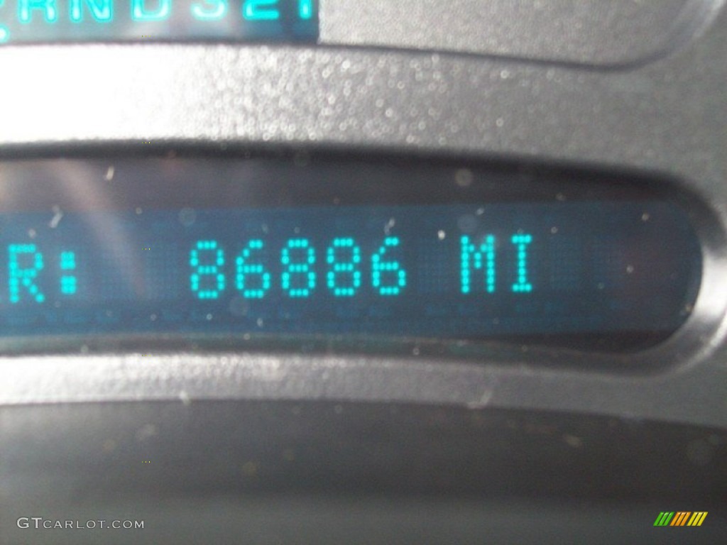 2004 Yukon XL 2500 SLE 4x4 - Summit White / Pewter/Dark Pewter photo #4