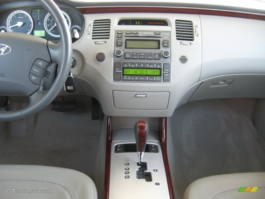 2007 Hyundai Azera Limited Gray Dashboard Photo #62048550