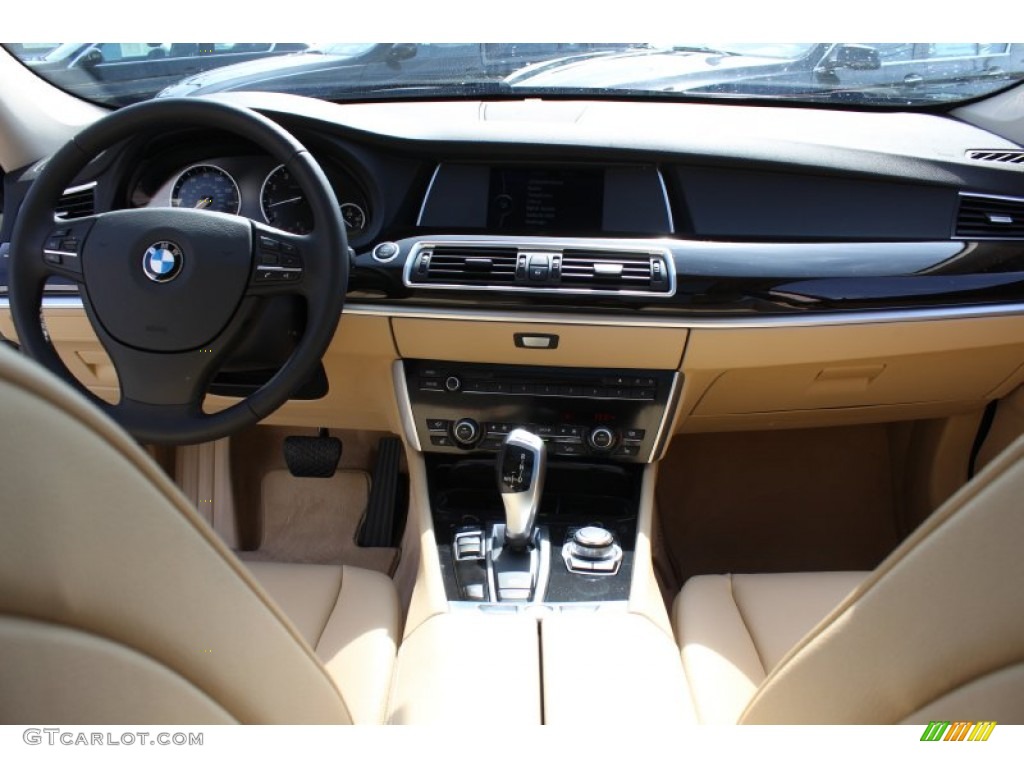 2011 BMW 5 Series 535i Gran Turismo Venetian Beige Dashboard Photo #62050955