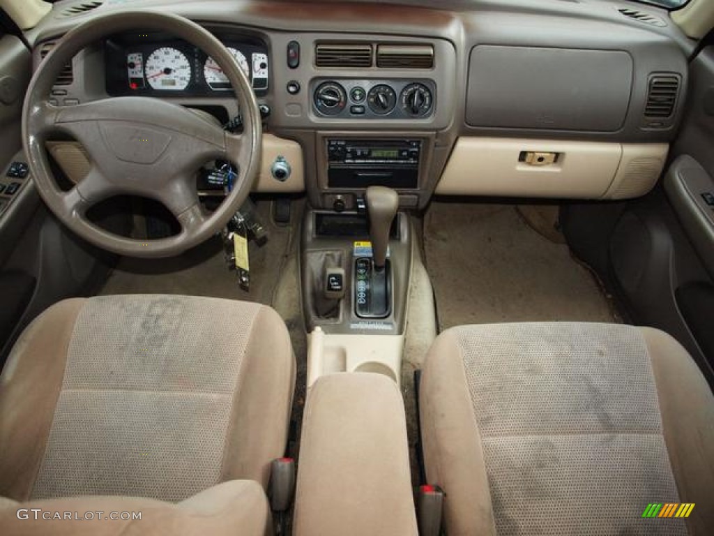 2002 Montero Sport ES - Sudan Beige Metallic / Tan photo #5