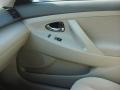 Super White - Camry LE Photo No. 18