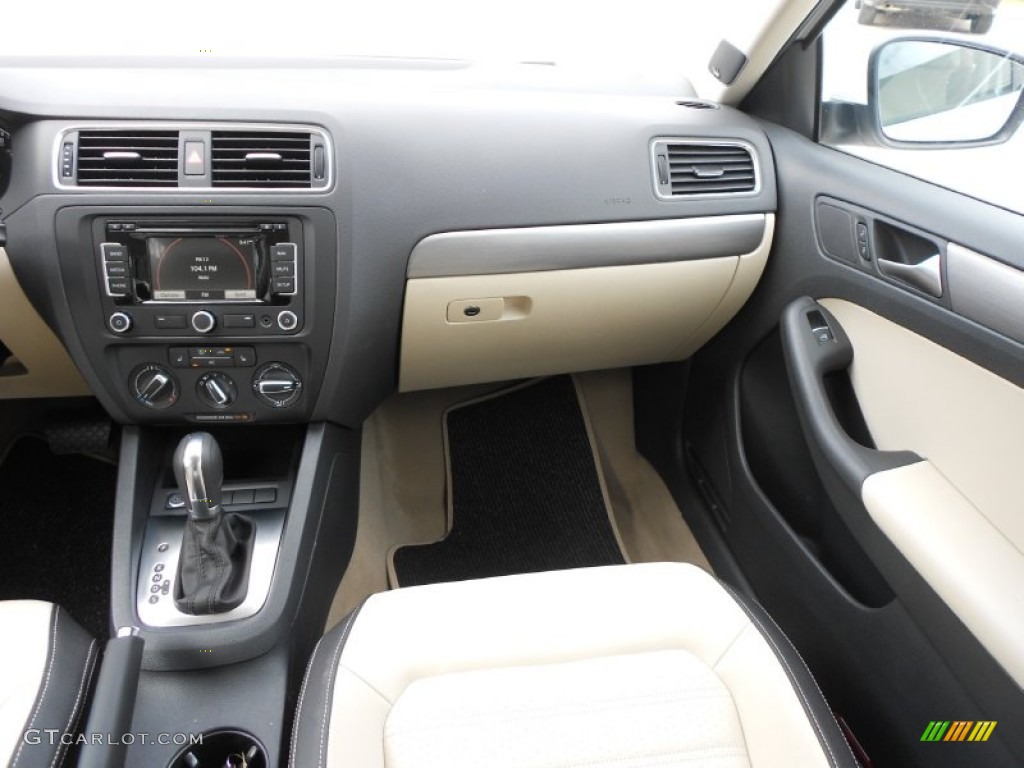 2012 Volkswagen Jetta SEL Sedan 2 Tone Cornsilk/Black Dashboard Photo #62060928