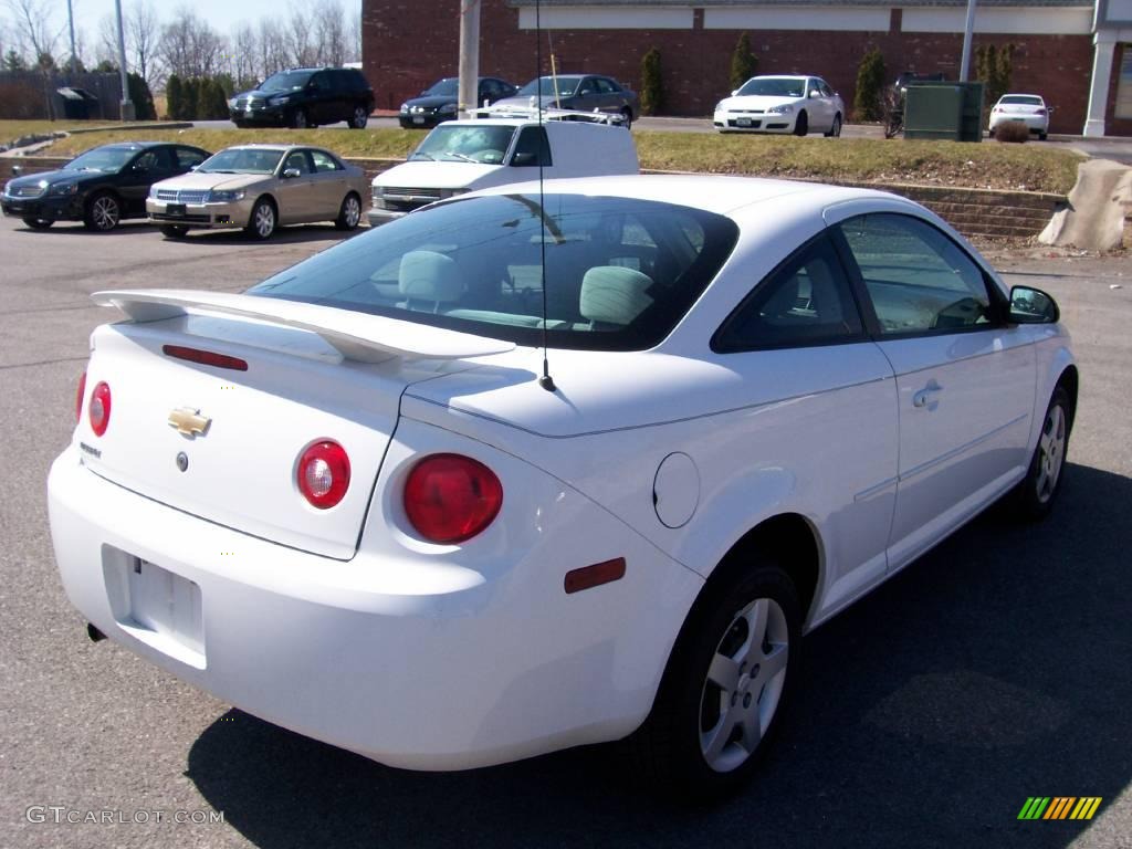 2005 Cobalt Coupe - Summit White / Gray photo #11