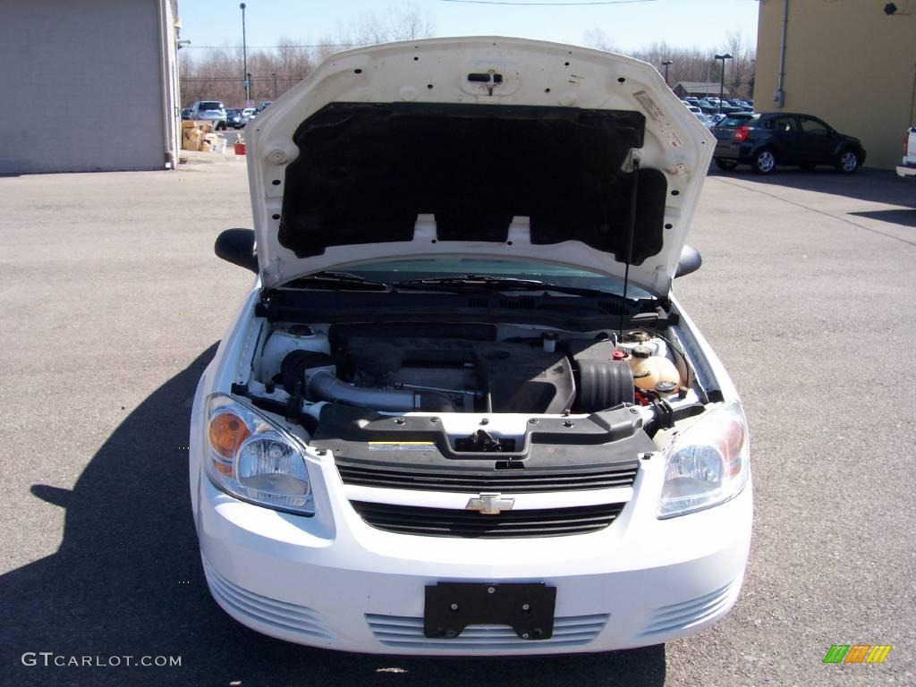 2005 Cobalt Coupe - Summit White / Gray photo #15