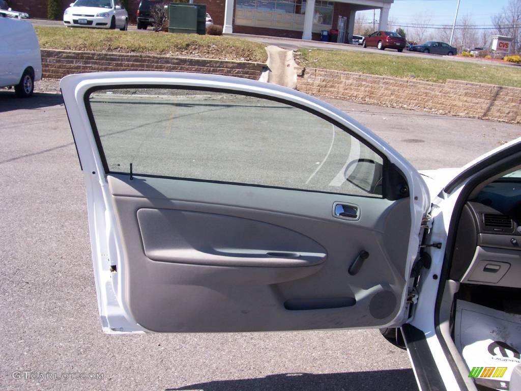 2005 Cobalt Coupe - Summit White / Gray photo #16