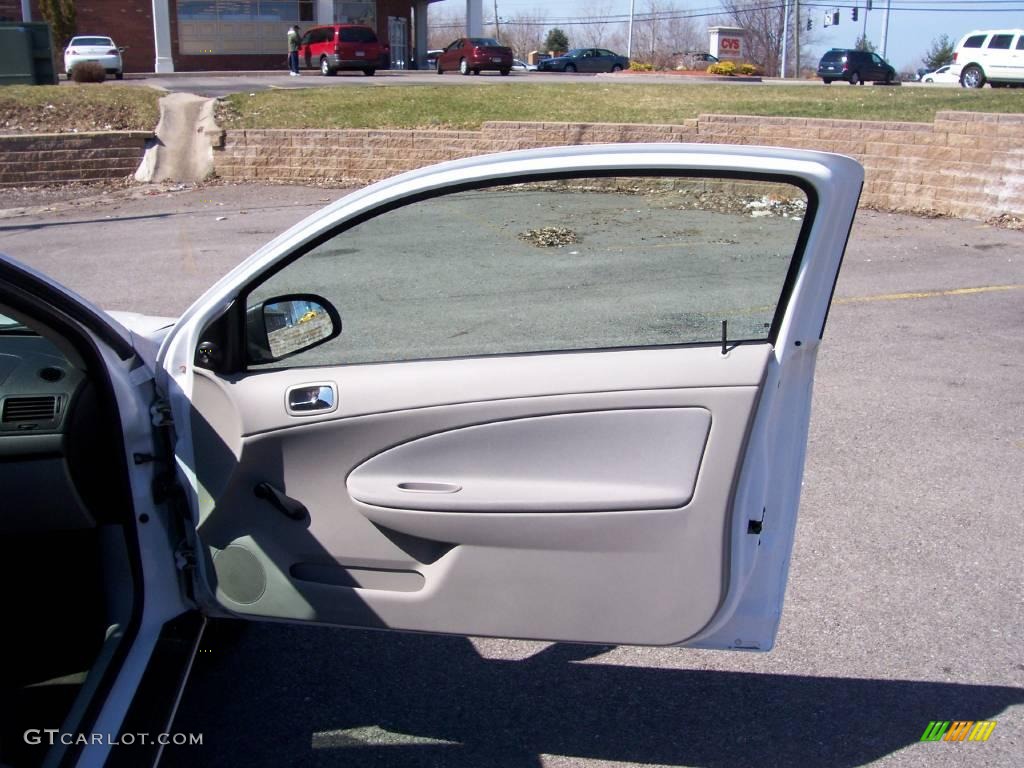 2005 Cobalt Coupe - Summit White / Gray photo #19